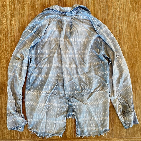 Bella Dahl Split Hem Chambray Button Front Shirt - Picture 8 of 10